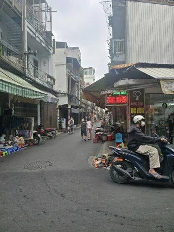 Sát mặt tiền chợ Nghĩa Hòa, vài bước ra chợ, hẻm sạch sẽ, hơn 50m2 , ngang 4,2 lớn tiện kinh doanh tại nhà , dòng thu 15tr/tháng Hơn 6 tỷ xíu