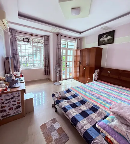 Bán gấp nhà hẻm xe hơi đường số 5 Bình Trưng Đông Q2 cũ gồm 1 trệt 2 tầng sân thượng 4pn 3wc dt đất 57,3m² ngang 4,43m giá chỉ 7.8 tỷ
