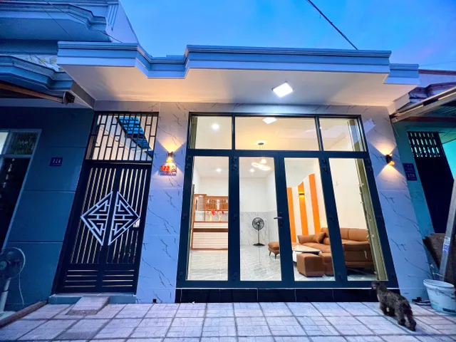 Nhà Đẹp, Gác Lửng Mặt Đường Lưu Hữu Phước, Hòn Rớ 1 Phường Nam Nha Trang.
  • Tiện ích cận kề đầy đủ, Gần Chợ, Gần Trường + Gần Biển Nha Trang.
