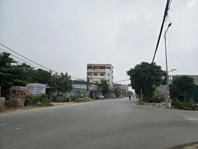 Bán 2 lô liền nhau diên tích đất 240m thông 2 đầu mặt đường trục chính đàm văn tiết. Cạnh tổ hợp goertech việt nam. Kinh doanh tốt. Phường nam sơn tỉnh bắc ninh