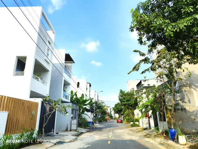 Bán gấp đất biệt thự 2 mặt tiền đường 12m dt 456m² full tc ngang 20m dự án Thời báo kt Bưng Ông Thoàn giá chỉ 18 tỷ Phú Hữu Q9 cũ Phường Long Trường