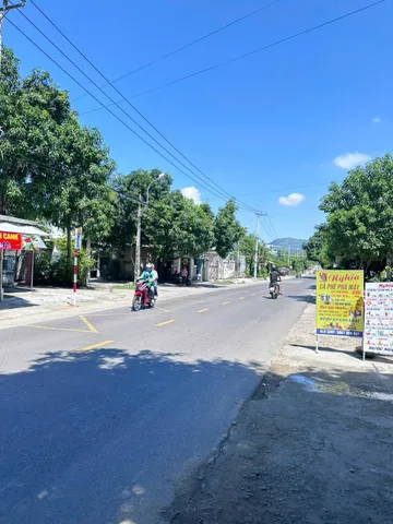 Bán đất mặt tiền đường Nguyễn Xiển Nha Trang giá ngộp