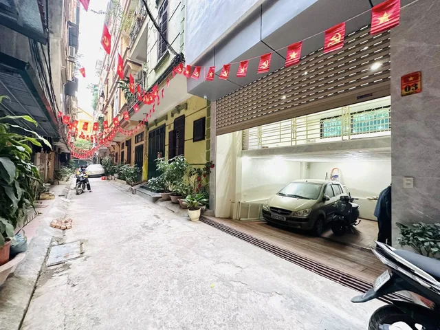 Mua Nhà Ăn Tết! Hoàng Quốc Việt,Oto Vào Nhà,2 mặt NGõ,Thang Máy,DT: 37/48m2 x 6 Tầng,MT:6.7m,Giá: 17.9 tỷ Cầu Giấy