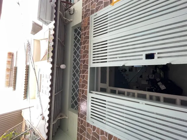 TRUNG TÂM QUẬN 8  TẠ QUANG BỬU- NHÀ CÒN MỚI CỨNG CÁP - 5 PHÒNG NGỦ - GẦN HẺM XE HƠI.CHỈ 6,6 T