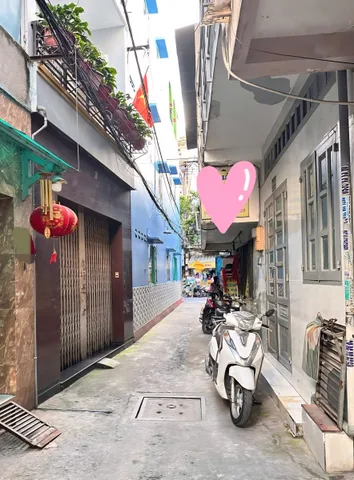 Cách 1 căn ra mặt tiền Bùi Thế Mỹ, Nhà chủ ở lâu đời, xây 3 tầng , 4 phòng ngủ , tiện xây mới, vị trí đẹp tiện kinh doanh