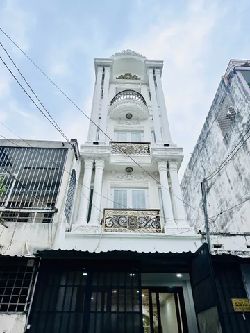 Nhà 3 lầu 60m² Cầu Xéo, hẻm xe tải thông, thiết kế hiện đại có sân để ô tô. Nhà mới vào ở ngay, sổ vuông A4 hoàn công chuẩn. Giá nhỉnh 9 tỷ.