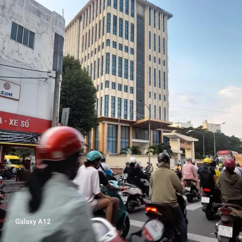 CHDV- MẶT TIỀN ĐƯỜNG SỐ 18 - 4 TẦNG , DT: 5x 17,2= 86m² full thổ cư ngang 5m giá 11.9 tỷ tại Phường Bình Hưng Hòa