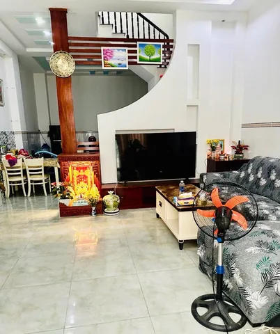 💥 LÊ ĐÌNH CẨN – HXH -Dt-56M2-3 tầng BTCT- G.i.á 5.5 tỷ 
Nhà vuông vức, 3 phòng ngủ, bếp rộng, khu dân trí cao – cực kỳ yên tĩnh.
Tiện ích đầy đủ: chợ – trường – bệnh viện – siêu thị cạnh nhà.
85E7BB