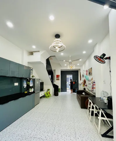 ☘️🏠Nhà đẹp-Mã Lò-DT-51m2 -3tầng -2pn .Giá 4.3tỷ 
Nhà 2 tầng kiên cố, full công năng: 2PN 3WC.
📕Sổ đẹp, pháp lý rõ ràng,