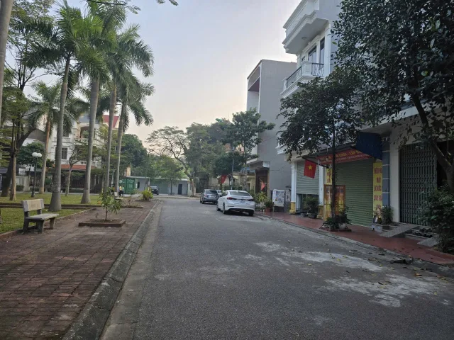 Bán 186m đất 2 lô liền nhau nhìn vườn hoa. Mặt đường lê trọng tấn y na phường kinh bắc tỉnh bắc ninh