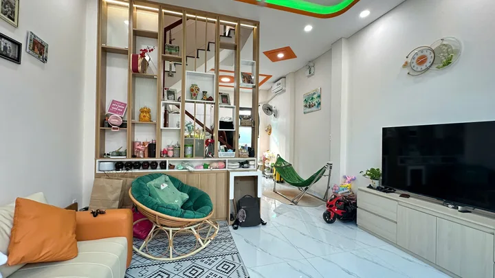 Bán căn nhà đẹp đường Nguyễn Duy Trinh 
Sát Khu đô thị Đông tăng Long