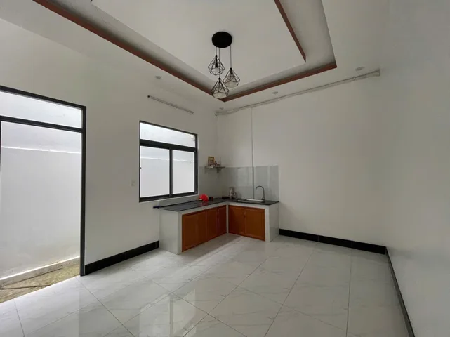 Nhà cần cho thuê đường Phan Thái Quý, KĐT Phú Cường hiện trạng có 4 máy lạnh và một số nội thất cơ bản.