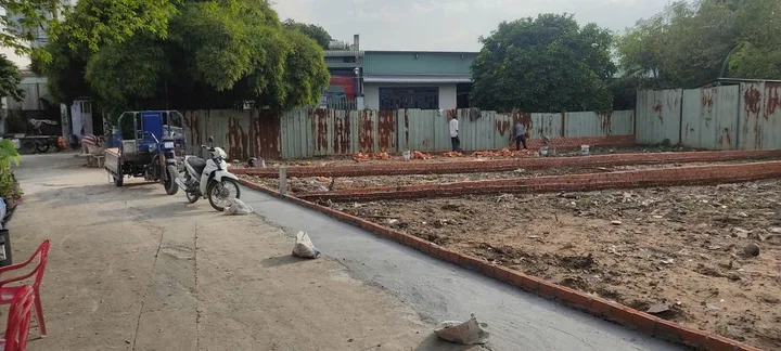 Bán lô đất góc hẻm xe hơi. Đường Bùi công Trừng .Xã Đông thạnh * 10 ×20