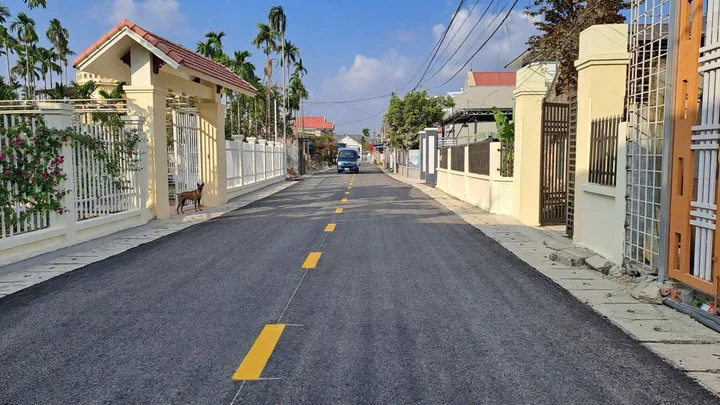 Bán 69 m mặt đường trải nhựa Lâm Động cách 203:40m . Buôn bán đc. L/h:076.231.9990 e Thúy