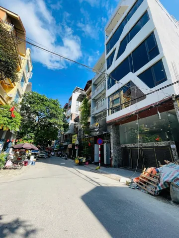 BÁN TÒA NHÀ CCMN ĐƯỜNG NGUYỄN TRÃI. 240M2 - 8 TẦNG. THANG MÁY. 38 PHÒNG.