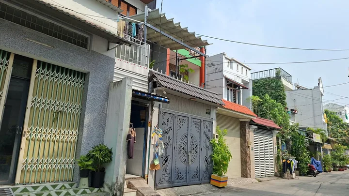 Nhà 2 tầng Lê Đình Cẩn -Mã Lò, Dtsd (4×19m) mái đổ bê tông. Hẻm 5m thông, Shr - Chỉ nhỉnh 6 tỷ