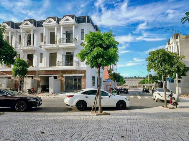 Nhà 1 trệt 2 lầu Phú Hoà cũ (phường Phú Lợi-TP.HCM) Mt đường 13m nhựa+vỉa hè thông thoáng có lối thoát hiểm phía sau,KDC an ninh vị trí đẹp