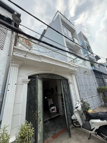 Gấp bán hẽm xe hơi, gần siêu thị Lotte
