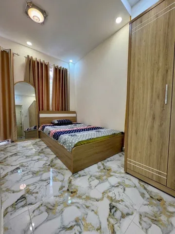 Chợ Phạm Văn Hai - Diện tích gần 50m2 - Xe hơi Thẳng trục - Nhà 4 phòng ngủ - xây 1 trệt 2 lầu - Ban công thoáng mát - Tiện kinh doanh đa ngành nghê