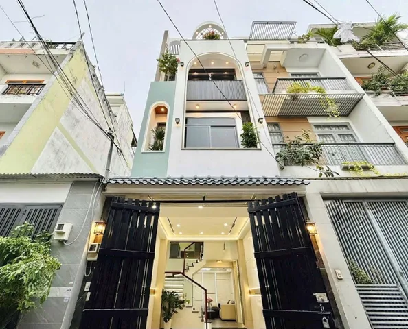 Gấp! Bán nhà 62m2 xây 3 tầng đường Nguyễn Trãi,Q5 giá 3tỷ050. Gần chợ Phùng Hưng. Hẻm 7m. Sổ riêng