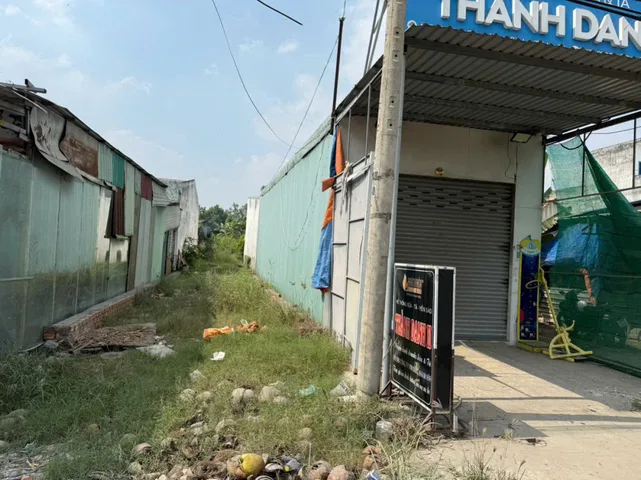 Bán nhà mt kinh doanh Đt 832, xã Nhựt Chánh , Bến Lức dt 80m2 , 2pn 1wc giá 4,4 tỷ