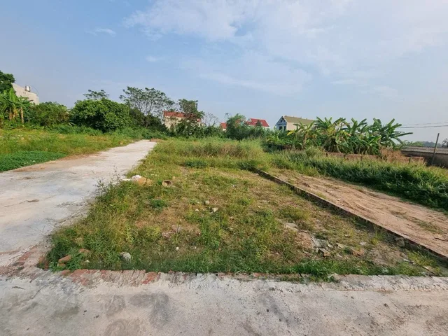 Bán 93 m Cộng Hoà Phù Linh Ô tô ngủ trong đất
