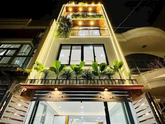 Hạ 200tr bán 3tỷ380 nhà 53m2 Trần Quang Diệu P14, Q3 sổ hồng riêng chính chủ. Đang thuê 10 triệu/th