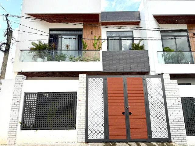 Bán nhà 1/ Y Wang đương oto 8x183m góc 2 mặt tiền 3 PN hiện đại bán 2tỷ444tr