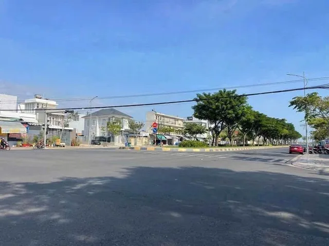 MẶT TIỀN ĐƯỜNG HOA TẾT PHẠM VĂN ĐỒNG PHƯỜNG BÀ RỊA TP.HCM ( THUỘC PHƯỜNG PHƯỚC NGUYÊN TP BÀ RỊA CỦ )
