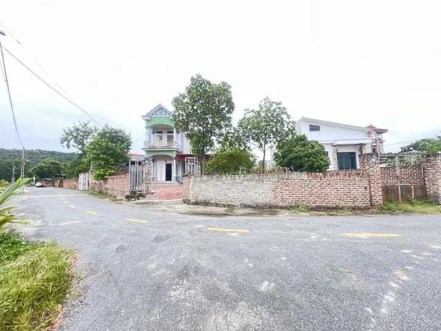 Bán 188 m Cộng Hoà - Phù Linh đường Thông ô tô phóng mát máy