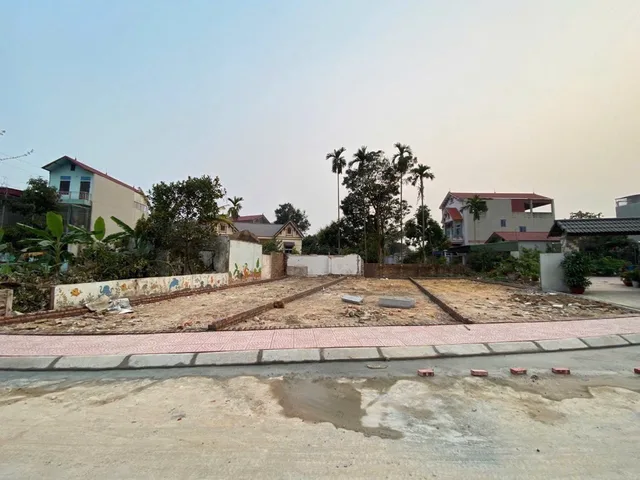 Bán 97 m Vệ Linh - Phù Linh Đường 2 contener đi không cần tránh
