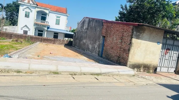 Bán 130 m Trục Kinh Doanh  Thanh Lại - Phù Linh 
Đường Ô Tô Tránh