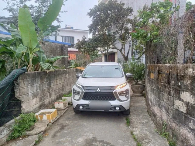 Bán 90 m Cổng Đất Hoa Động ngang 5 m . Ngõ ô tô gần chợ . L/ h :076.231.9990 e Thúy