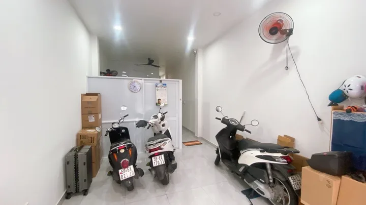 Chủ gấp bán lê văn sỹ trung tâm mua sấm, gần san bay.