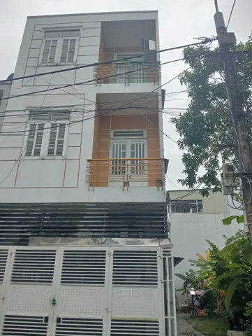 NHÀ 3TẦNG 3MÊ, KÈM 3 phòng trọ đang thuê kín.