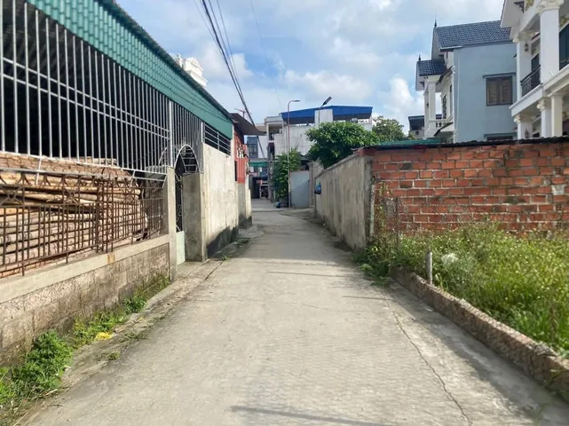 Bán 64 m Hoa Động đường xóm thông từ 203 ra Dojji 
Gần chợ . L/h:076.231.9990 e Thúy