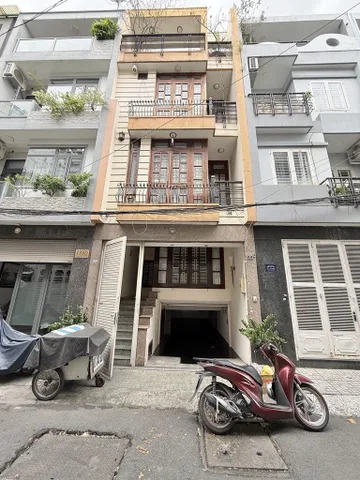 Phú nhuấn gấp bán đường hoa, phan xích long, trung tâm ẩm thực
