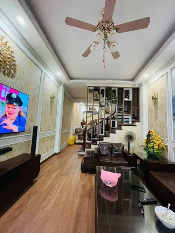 án nhà CC Licogi P. Đại Từ, HN, DT 112 m2, giá bán 8.3 tỷ
🔥Mô tả:
☀️ Nhà thoáng, tầng trung, căn góc,  view hồ Linh Đàm, khu vưc đi lại thuận tiện, nhiều tiện ích xung quanh, trường học, hồ Linh Đàm, chợ Đại Từ ngay gần. Bán công Tây Bắc, cửa chính Đông
