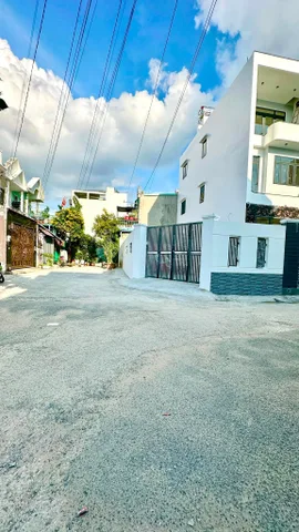 Bán nhà 155m2 sổ hồng riêng mặt tiền đường suối lội