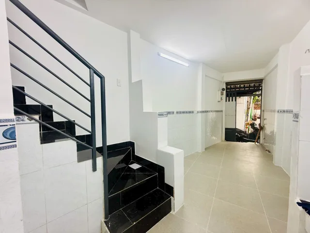 Bán gấp nhà 31m2 sàn 2pn 2wc sân thượng phơi đồ nở hậu dt đất 18.9m² ngang 2m giá 2.3 tỷ Phường Bình Trưng Tây
