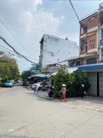 Nhà 2 tầng cách Q4 400m, cách HXH 30m; 45m2 tặng nội thất cao cấp; không quy hoạch