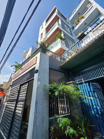 5 tầng sổ hồng riêng, gần trường học siêu thị chợ thuận tiện di chuyển qua các quận trong tâm.