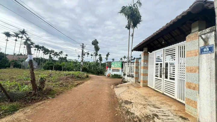 Bán đất ở ngay khu đô thị đường Nguyễn Xuân Nguyên diện tích 120m2 60m2 thổ cư giá 1ty750