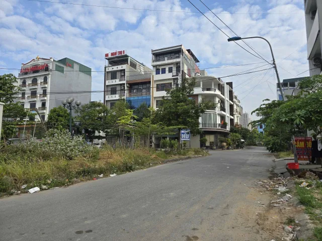 Bán 92.5m đất giãn dân chu mẫu 1 dãy D. Làn 2 đường 22m. Trung tâm khu công nghiệp quế võ. Phường nam sơn tỉnh bắc ninh