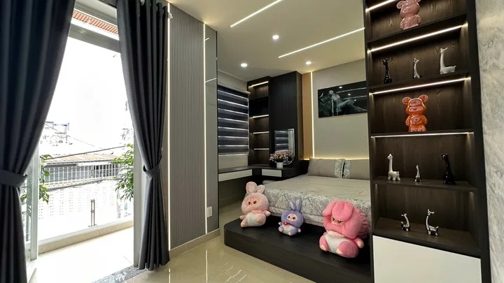 Nhà 5PN, có PN dưới trệt cho người lón tuổi, nhà mới, tặng toàn bộ nội thất cao cấp, 5,55 tỷ