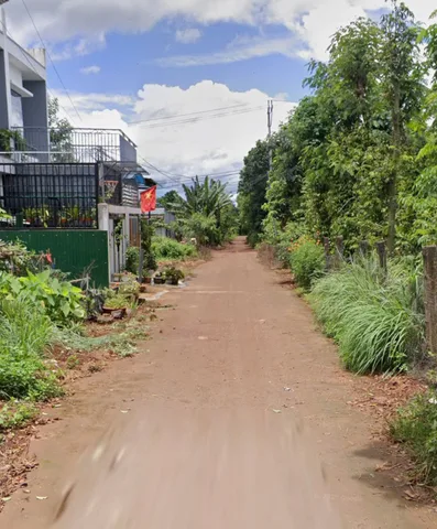 đất phường Buôn Ma Thuột đường xe hơi  6x39m thổ cư bán 2tỷ140tr, có 2 lô liền kề.