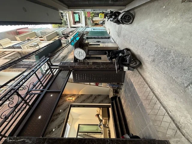 BÁN NHÀ PHỐ TRẦN KHÁT CHÂN DIỆN TÍCH 50,2M2 XÂY 5 TẦNG ĐẸP Ở LUÔN NGÕ THOÁNG. GIá Thương lượng