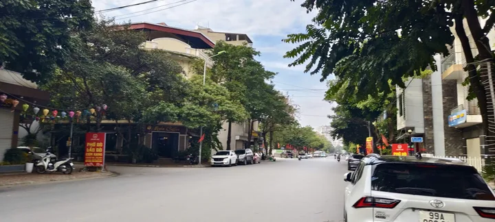 Bán 68m đất mặt đường âu cơ cạnh trường FPT. Kinh doanh sầm uất. Phường kinh bắc tỉnh bắc ninh