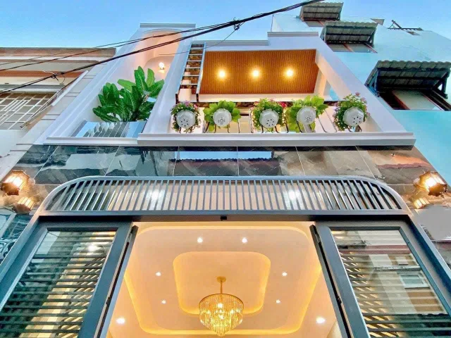 Bán nhà chính chủ 1 trệt 1 lầu đường Lý Chính Thắng P8 Q3 DT 35.6m2 giá 2tỷ750tr