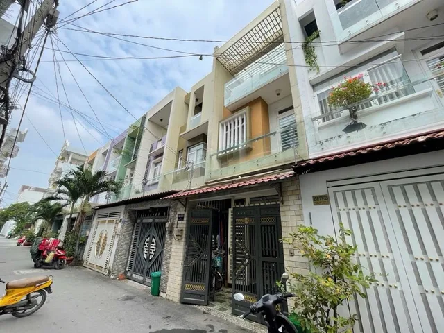 Bán nhà 3 Tầng, Hẻm ôtô, DT: 62m² full thổ cư ngang 4m giá 5.6 tỷ tại Phường Bình Tân